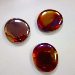 Jumbo Glasnugget, superglänzend rot-regenbogen schillernd, 35 - 37 mm, Stück