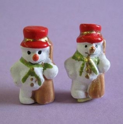 Schneemann mit Besen aus Polyresin, 25 mm, 4 Stück