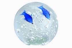 Dekokugel Briefbeschwerer 6 cm, Blasen mit Delphinen, klar