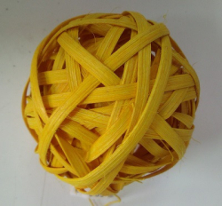 Sonderposten Rattankugel breit geflochten, maisgelb, DM 8 cm