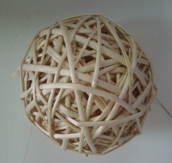 Sonderposten Rattankugel natur-cremefarben, DM 8-9 cm